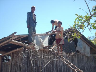 Comienzan los trabajos de reconstrucción de las casas de Tambo
